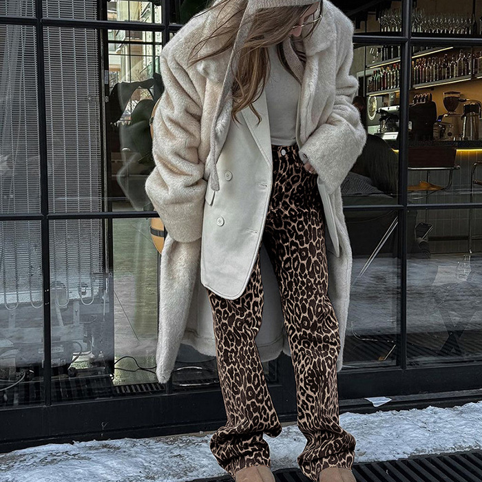 Guangzhou OEM Clothing Factory Custom Spring and Autumn Leopard Print Women Jeans